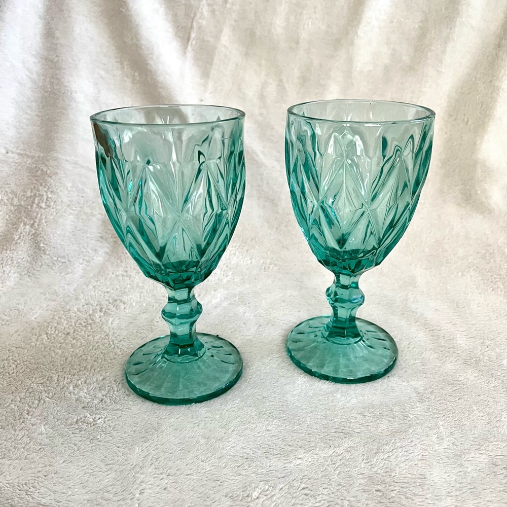 SOLD ✨ Vintage Seafoam Glass Goblets - Picture 2 of 3